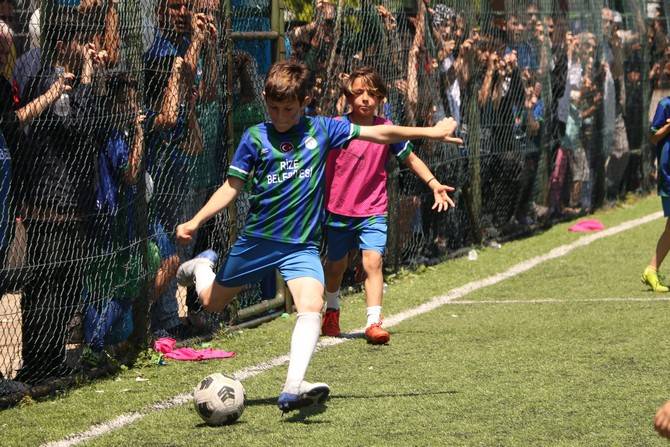 Rize Belediyesi Mahalleler Çocuk Futbol Turnuvası ve Şöleni Tamamlandı 28