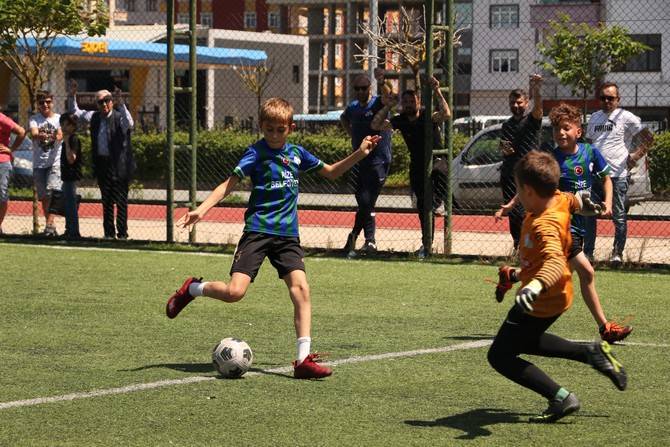 Rize Belediyesi Mahalleler Çocuk Futbol Turnuvası ve Şöleni Tamamlandı 30