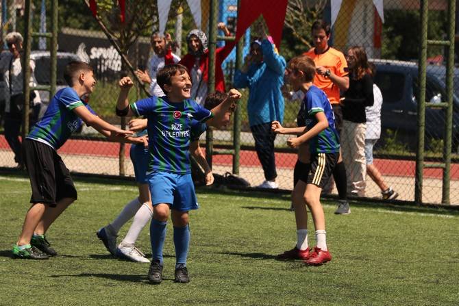 Rize Belediyesi Mahalleler Çocuk Futbol Turnuvası ve Şöleni Tamamlandı 31