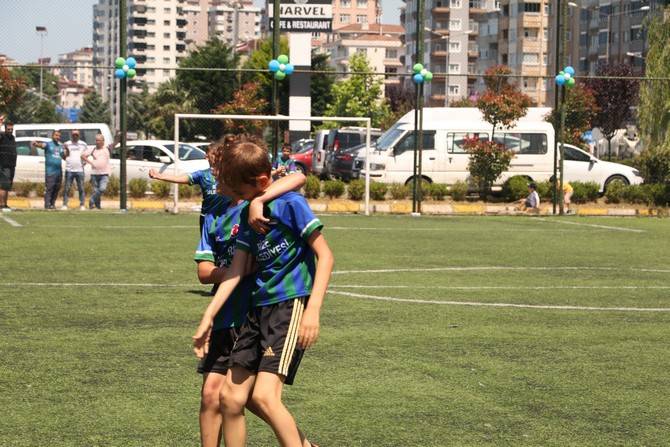 Rize Belediyesi Mahalleler Çocuk Futbol Turnuvası ve Şöleni Tamamlandı 33