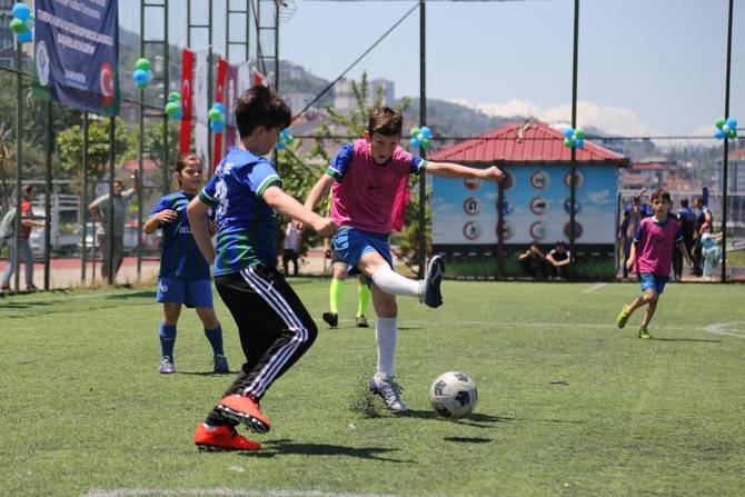 Rize Belediyesi Mahalleler Çocuk Futbol Turnuvası ve Şöleni Tamamlandı 9