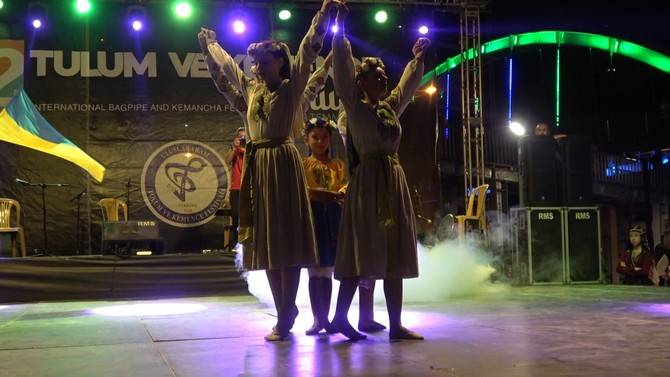 Rize'de, Ukraynalı dans topluluğu ekibi savaş karşıtı dans gösterisi yaptı 12