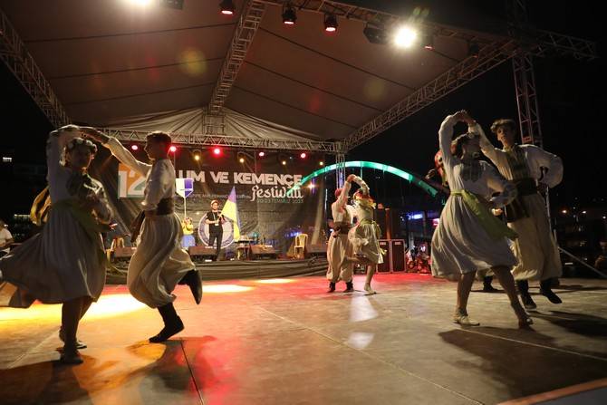 Rize'de, Ukraynalı dans topluluğu ekibi savaş karşıtı dans gösterisi yaptı 2