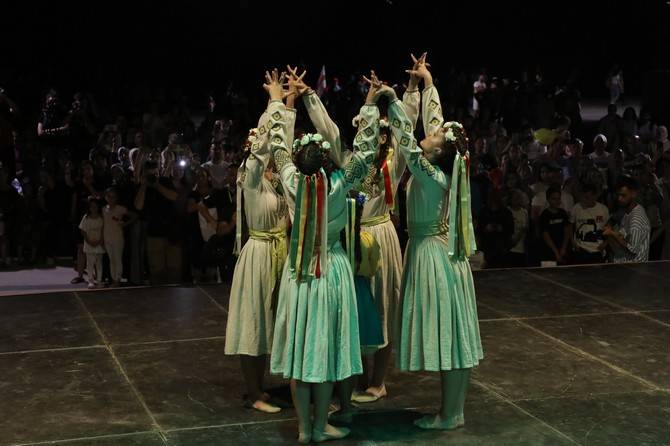 Rize'de, Ukraynalı dans topluluğu ekibi savaş karşıtı dans gösterisi yaptı 3