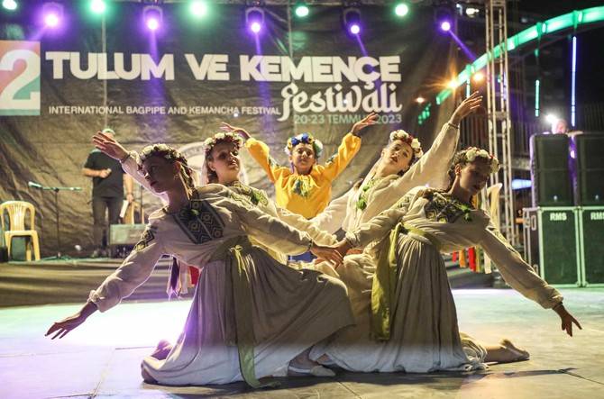Rize'de, Ukraynalı dans topluluğu ekibi savaş karşıtı dans gösterisi yaptı 5