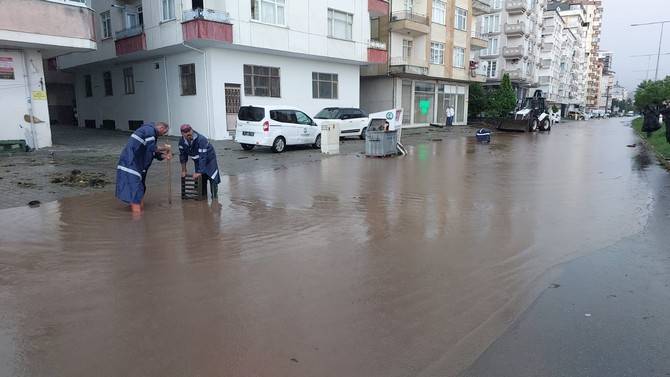 Rize'de şiddetli yağış nedeniyle 8 ev tedbir amacıyla boşaltıldı 10