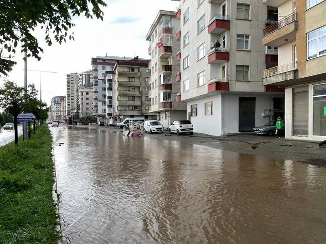 Rize'de şiddetli yağış nedeniyle 8 ev tedbir amacıyla boşaltıldı 4