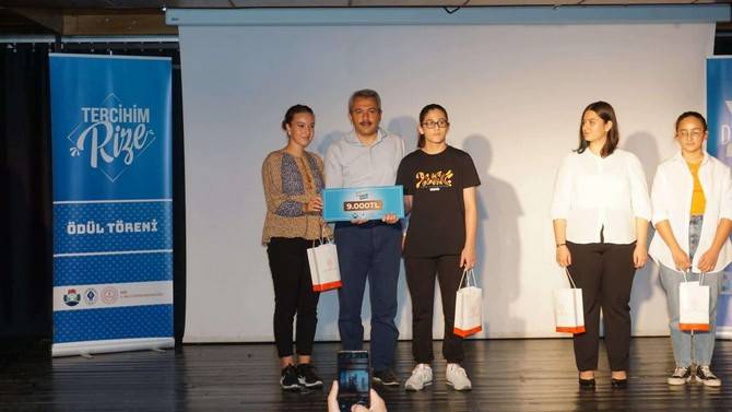 LGS ve YKS'de Rize'de Dereceye Giren Öğrenciler İçin Ödül Töreni Düzenlendi 13