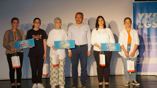 LGS ve YKS'de Rize'de Dereceye Giren Öğrenciler İçin Ödül Töreni Düzenlendi 19