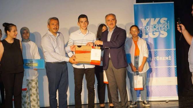 LGS ve YKS'de Rize'de Dereceye Giren Öğrenciler İçin Ödül Töreni Düzenlendi 20