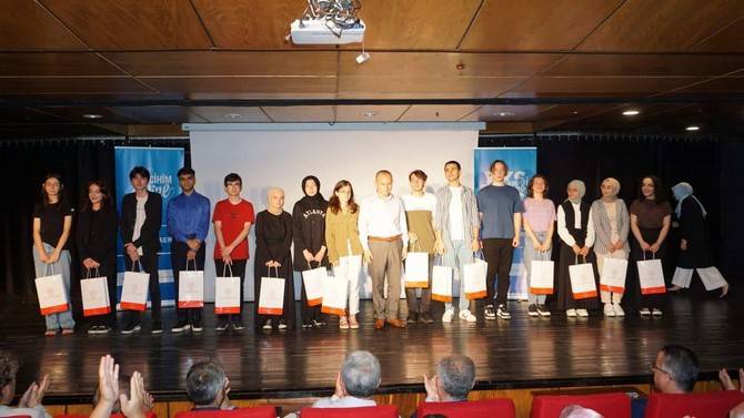 LGS ve YKS'de Rize'de Dereceye Giren Öğrenciler İçin Ödül Töreni Düzenlendi 27