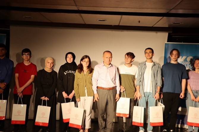 LGS ve YKS'de Rize'de Dereceye Giren Öğrenciler İçin Ödül Töreni Düzenlendi 35