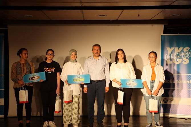 LGS ve YKS'de Rize'de Dereceye Giren Öğrenciler İçin Ödül Töreni Düzenlendi 36