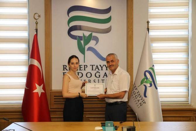 RTEÜ'de Stajını Tamamlayan Gürcü Öğrenciler Sertifikalarını Aldı 24