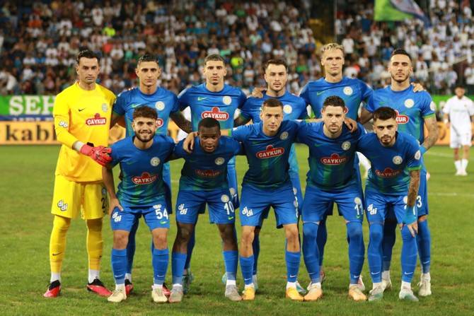 Çaykur Rizespor - Fatih Karagümrük maçından kareler 14