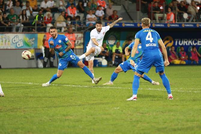 Çaykur Rizespor - Fatih Karagümrük maçından kareler 16