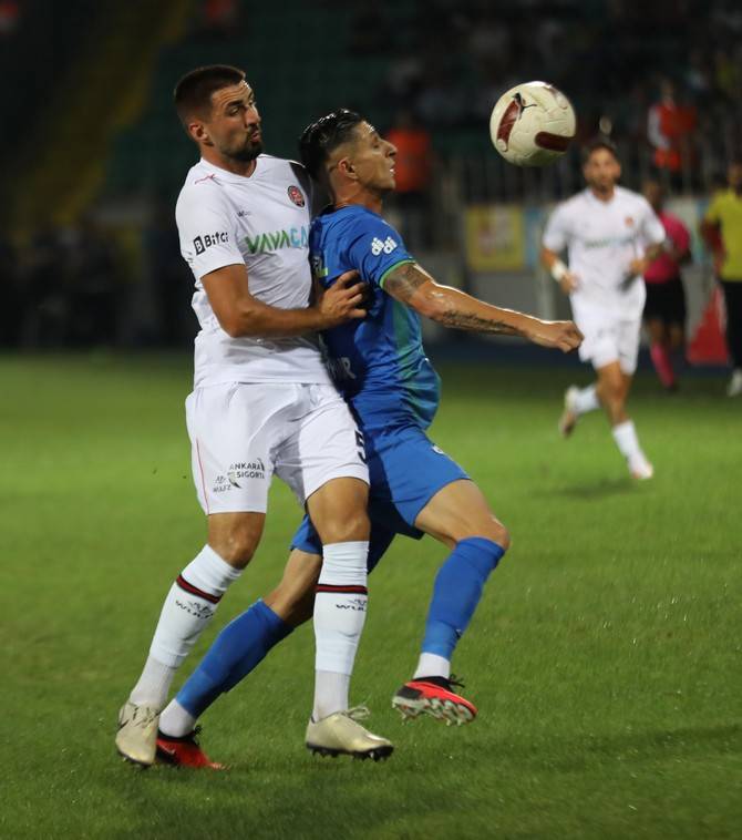 Çaykur Rizespor - Fatih Karagümrük maçından kareler 35