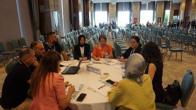 Rize'de Birleştiren ve Bizleştiren Eğitim Hareketi: MEBİZ Çalıştayı 16