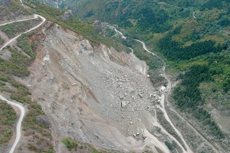 Trabzon'da taş ocağında heyelan 1