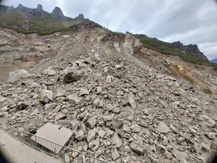 Trabzon'da taş ocağında heyelan 11