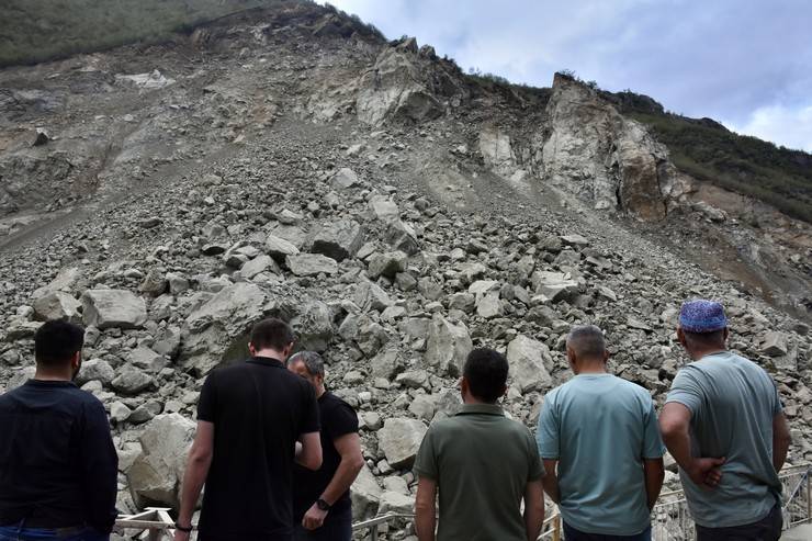 Trabzon'da taş ocağında heyelan 9