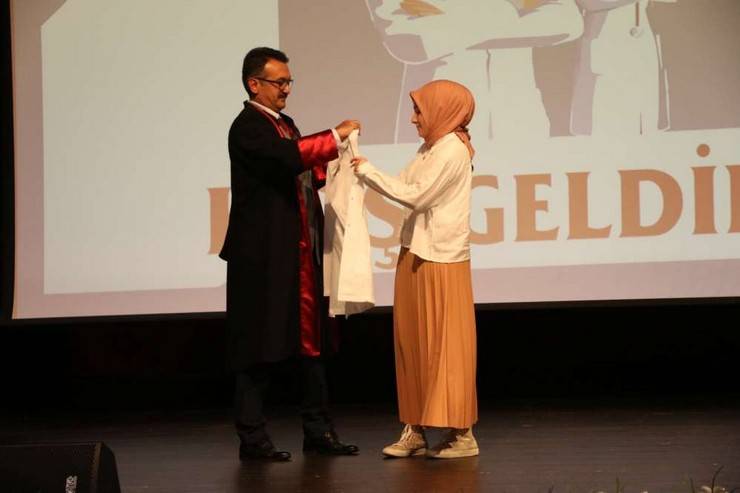 RTEÜ Tıp Fakültesi Öğrencileri Beyaz Önlüklerini Giydi 16