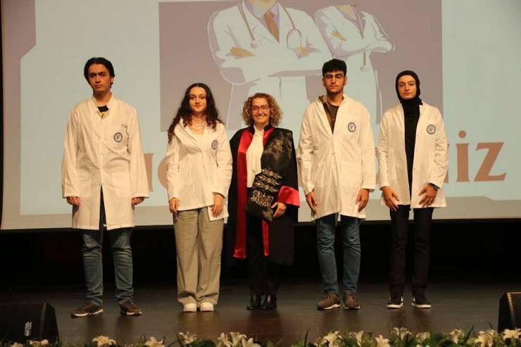 RTEÜ Tıp Fakültesi Öğrencileri Beyaz Önlüklerini Giydi 37