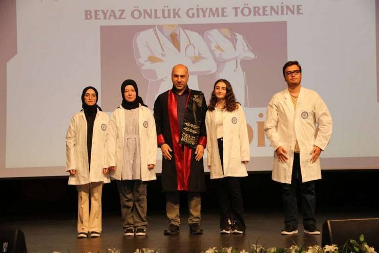 RTEÜ Tıp Fakültesi Öğrencileri Beyaz Önlüklerini Giydi 42