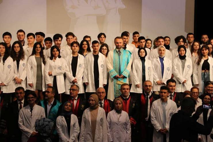 RTEÜ Tıp Fakültesi Öğrencileri Beyaz Önlüklerini Giydi 49