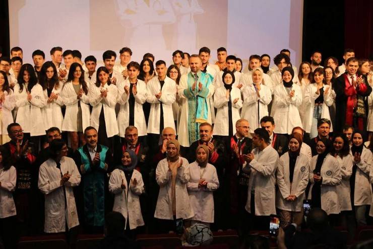 RTEÜ Tıp Fakültesi Öğrencileri Beyaz Önlüklerini Giydi 50