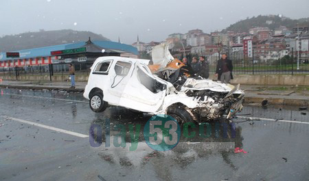 Rize Aracı Kaza Yaptı 2 Ölü 11