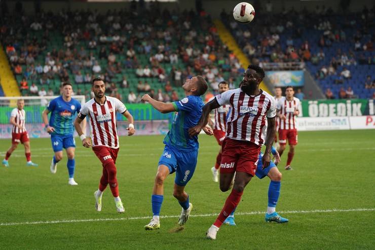 Çaykur Rizespor - EMS Yapı Sivasspor maçında nfotoğraflar 38