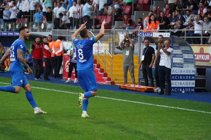 Çaykur Rizespor - EMS Yapı Sivasspor maçında nfotoğraflar 44