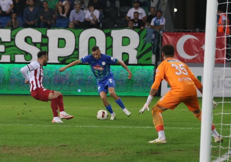 Çaykur Rizespor - EMS Yapı Sivasspor maçında nfotoğraflar 64