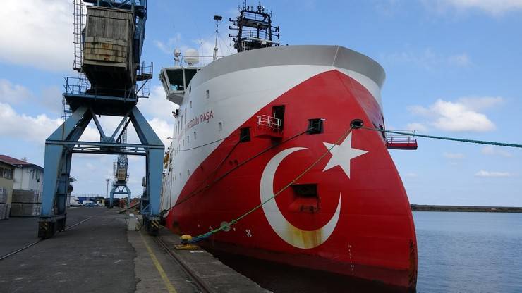 Barbaros Hayrettin Paşa sismik araştırma gemisi, Trabzon Limanı’na demirledi 1