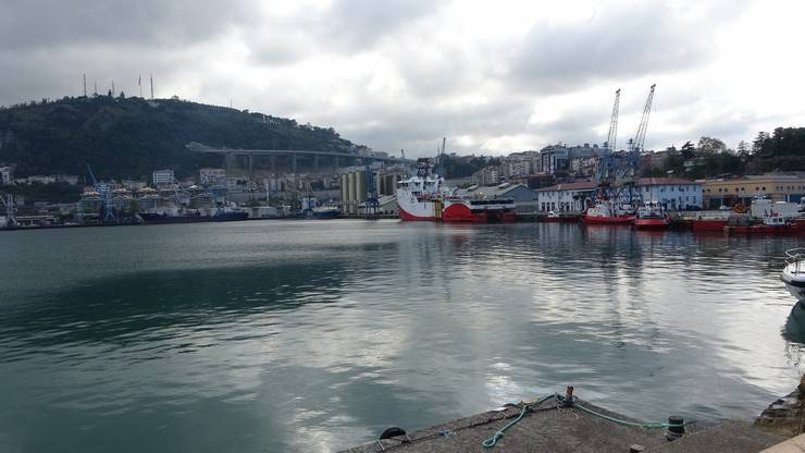 Barbaros Hayrettin Paşa sismik araştırma gemisi, Trabzon Limanı’na demirledi 3