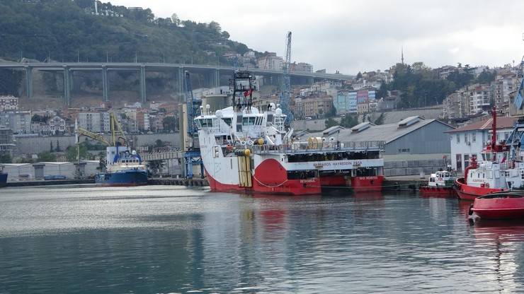 Barbaros Hayrettin Paşa sismik araştırma gemisi, Trabzon Limanı’na demirledi 8