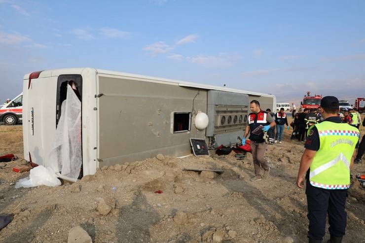 Amasya'da yolcu otobüsü kazası: 6 ölü, 35 yaralı 1