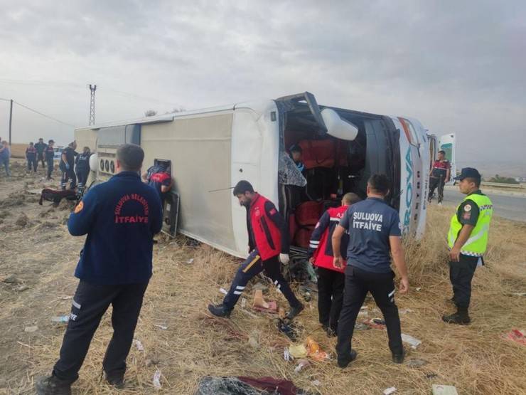 Amasya'da yolcu otobüsü kazası: 6 ölü, 35 yaralı 11