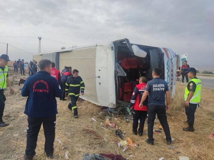 Amasya'da yolcu otobüsü kazası: 6 ölü, 35 yaralı 12