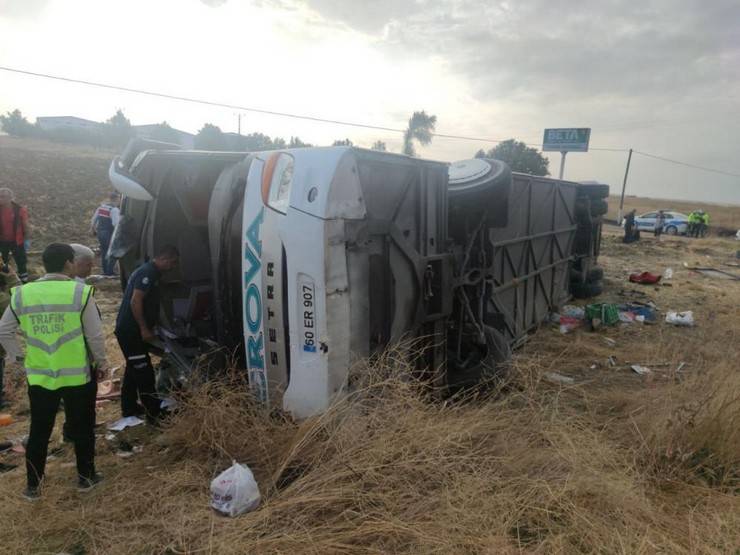 Amasya'da yolcu otobüsü kazası: 6 ölü, 35 yaralı 13