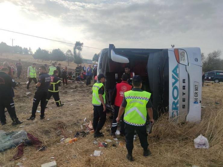 Amasya'da yolcu otobüsü kazası: 6 ölü, 35 yaralı 14