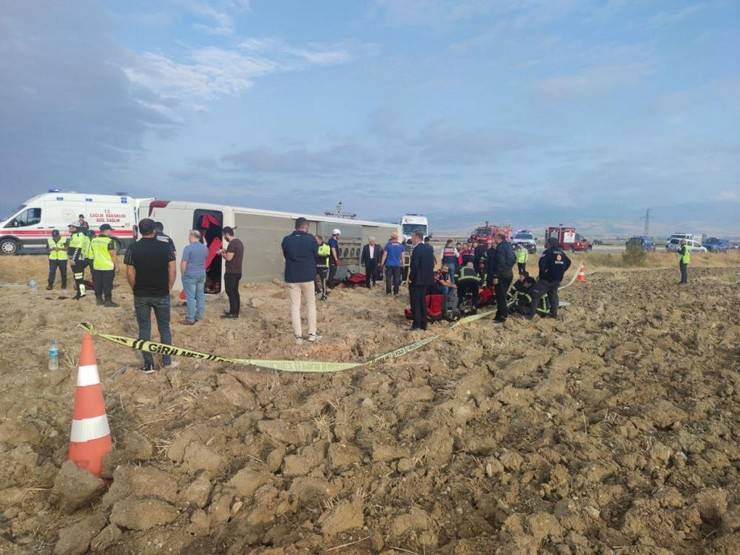 Amasya'da yolcu otobüsü kazası: 6 ölü, 35 yaralı 15