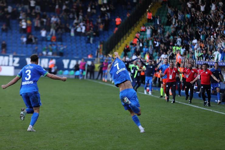 Çaykur Rizespor - Yilport Samsunspor maçından kareler 31