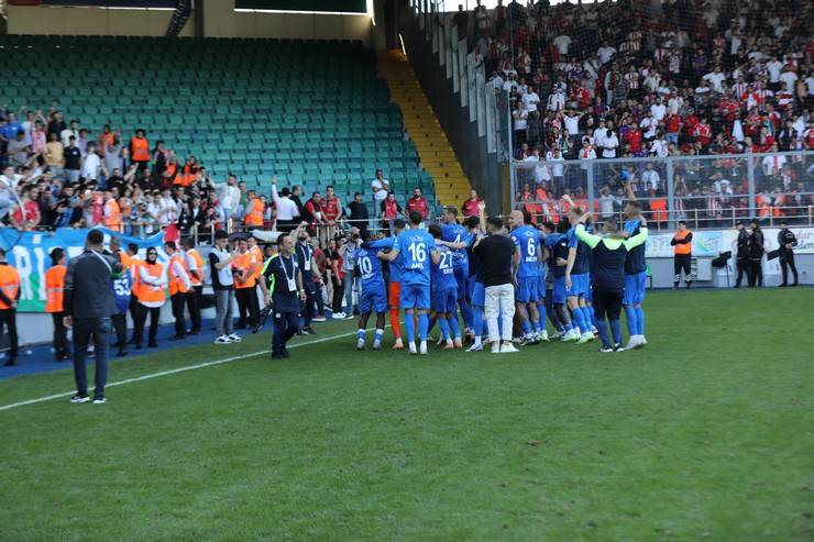 Çaykur Rizespor - Yilport Samsunspor maçından kareler 37