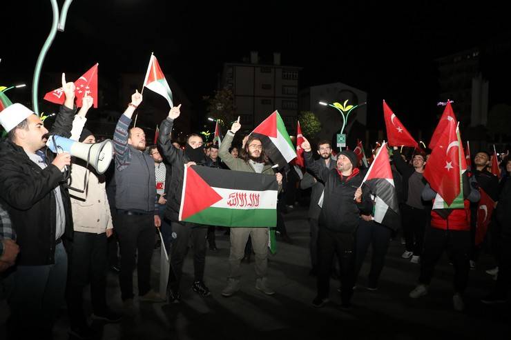 İsrail'in Gazze'deki hastaneye saldırısı Rize'de protesto edildi 25