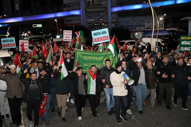 İsrail'in Gazze'deki hastaneye saldırısı Rize'de protesto edildi 32