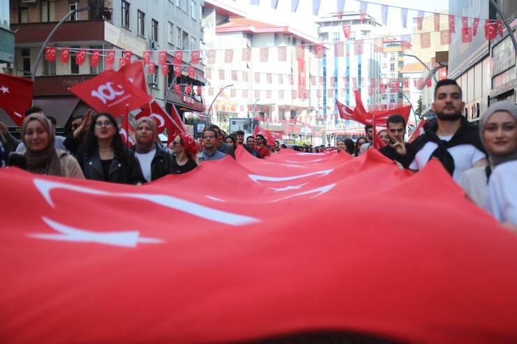 Rize’de Cumhuriyetin 100. Yılında 100 metrelik bayrakla yürüyüş yapıldı 8