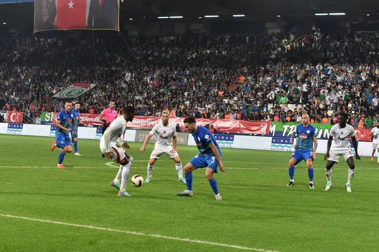 Çaykur Rizespor-Galatasaray maçından kareler 52