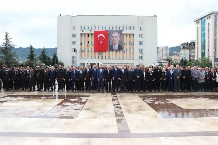 Rize'de 10 Kasım Atatürk'ü anma programı düzenlendi 12